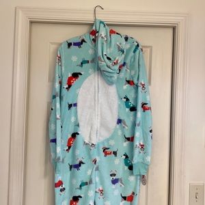 SO Juniors hooded sleeper. Size small NWT. Light green with dogs.